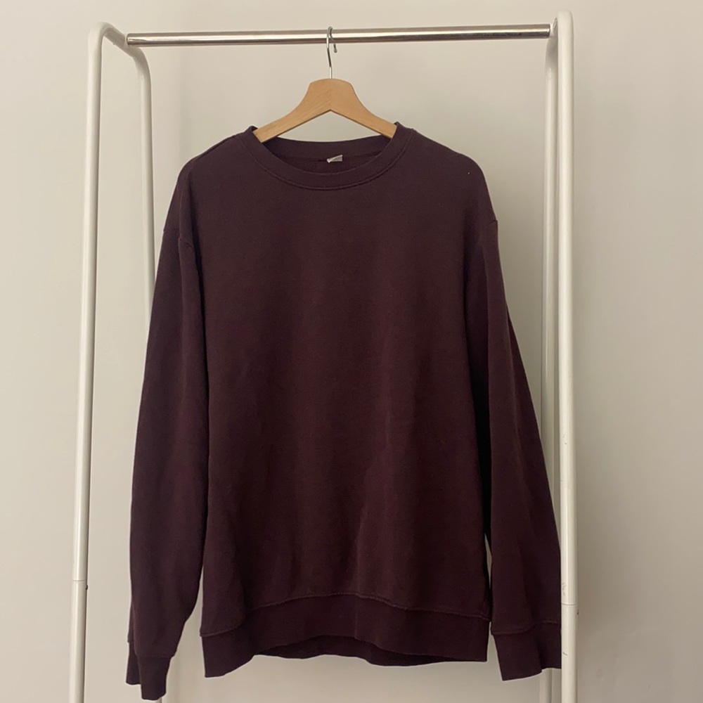 Large maroon crew neck sweatshirt